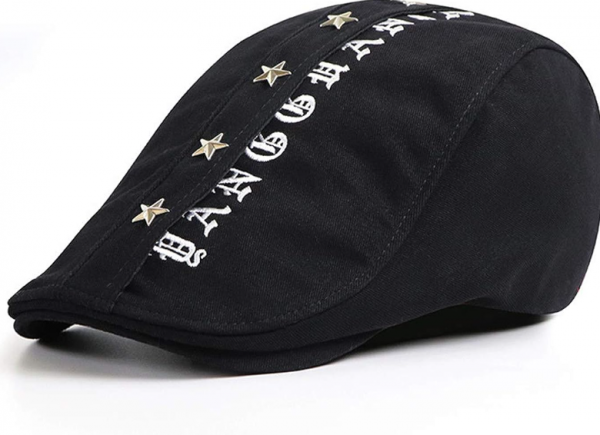 Topi newsboy dengan aksen bordir halus